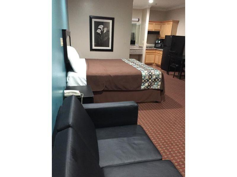 Scottish Inn And Suites Кейти Экстерьер фото